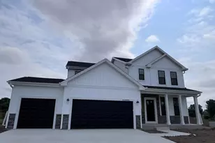 N101W16895 Tanglewood Dr, Germantown, WI 53022 - Photo 1