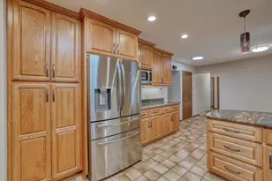 W167 Cottage Ave, Ixonia, WI 53066 - Photo 9