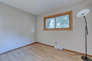 W167 Cottage Ave, Ixonia, WI 53066 - Photo 15