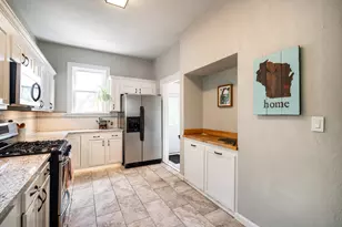 1550 E Irving Pl, Milwaukee, WI 53202 - Photo 9
