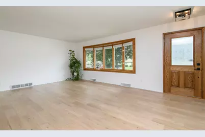 W143N8317  Oxford St, Menomonee Falls, WI 53051 - Photo 7