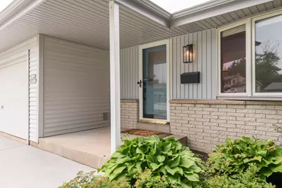W143N8317  Oxford St, Menomonee Falls, WI 53051 - Photo 3