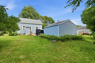 1516 N 23rd St, Manitowoc, WI 54220 - Photo 5
