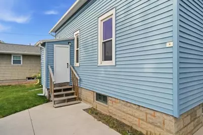 1516 N 23rd St, Manitowoc, WI 54220 - Photo 3