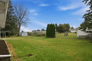 1661 Laurel St, Manitowoc, WI 54220 - Photo 9