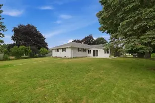 1661 Laurel St, Manitowoc, WI 54220 - Photo 7