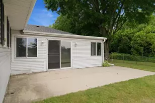 1661 Laurel St, Manitowoc, WI 54220 - Photo 5