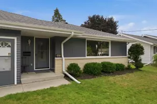 1661 Laurel St, Manitowoc, WI 54220 - Photo 3