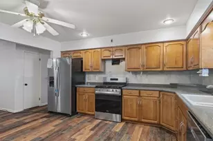 1661 Laurel St, Manitowoc, WI 54220 - Photo 13