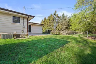 726 Royal Park Rd, Racine, WI 53402 - Photo 27