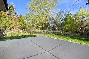 726 Royal Park Rd, Racine, WI 53402 - Photo 25