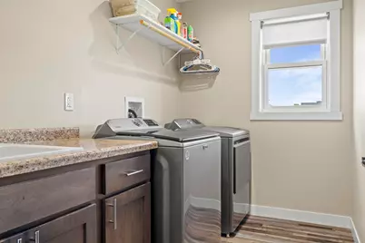 2121  Prairie Pl, Holmen, WI 54636 - Photo 19