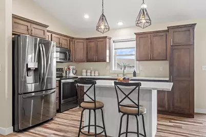 2121  Prairie Pl, Holmen, WI 54636 - Photo 9