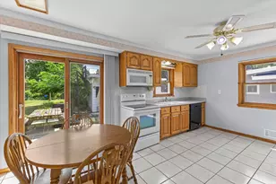 725 Oak St, South Milwaukee, WI 53172 - Photo 9