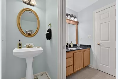 4810 S Waterview Ct, Greenfield, WI 53220 - Photo 19