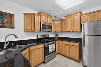 4810 S Waterview Ct, Greenfield, WI 53220 - Photo 9