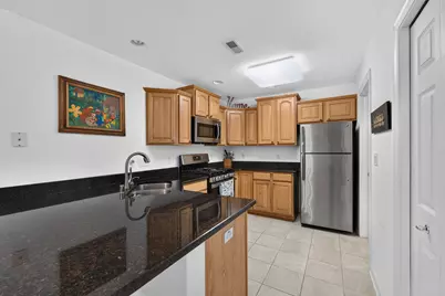 4810 S Waterview Ct, Greenfield, WI 53220 - Photo 7