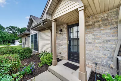 4810 S Waterview Ct, Greenfield, WI 53220 - Photo 3