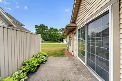 4810 S Waterview Ct, Greenfield, WI 53220 - Photo 27