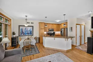 1004 E Garfield Ave, Milwaukee, WI 53212 - Photo 13