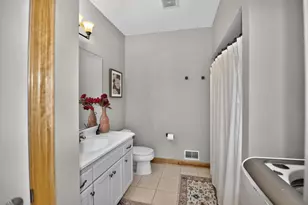 1004 E Garfield Ave, Milwaukee, WI 53212 - Photo 25