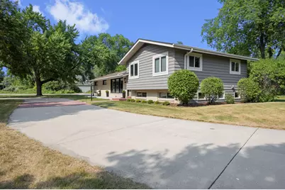 8680 N Regent Rd, Fox Point, WI 53217 - Photo 21