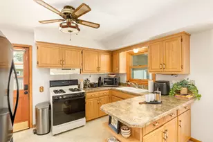 N87W18091 Summit Dr, Menomonee Falls, WI 53051 - Photo 7