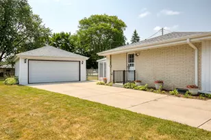 N87W18091 Summit Dr, Menomonee Falls, WI 53051 - Photo 25