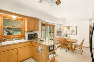 N87W18091 Summit Dr, Menomonee Falls, WI 53051 - Photo 9