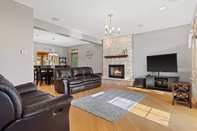 8620 S Hunting Park Dr, Franklin, WI 53132 - Photo 5