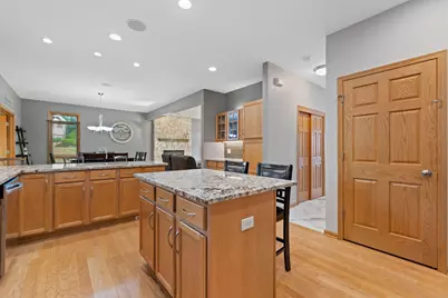 8620 S Hunting Park Dr, Franklin, WI 53132 - Photo 15
