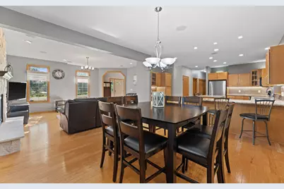 8620 S Hunting Park Dr, Franklin, WI 53132 - Photo 7