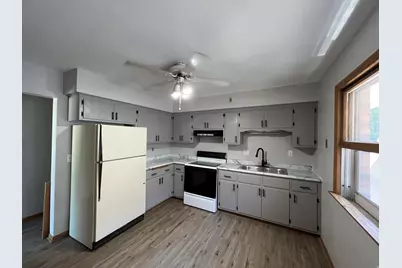 2150 S 83rd St #2152, West Allis, WI 53219 - Photo 9