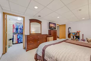 548 Fox River Hills Dr, Racine, WI 53185 - Photo 33