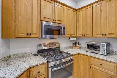 548  Fox River Hills Dr, Racine, WI 53185 - Photo 5