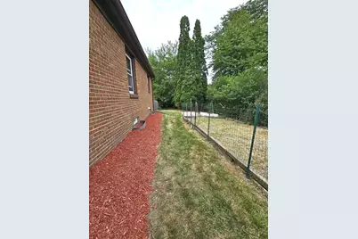 850 E Ellsworth Ln, Bayside, WI 53217 - Photo 29