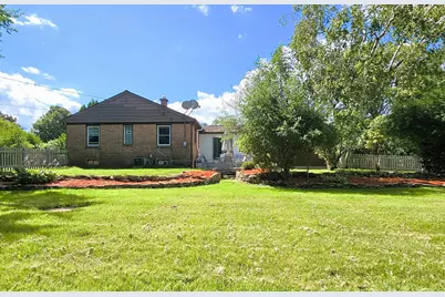 850 E Ellsworth Ln, Bayside, WI 53217 - Photo 13