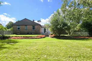 850 E Ellsworth Ln, Bayside, WI 53217 - Photo 13