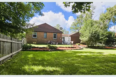 850 E Ellsworth Ln, Bayside, WI 53217 - Photo 15