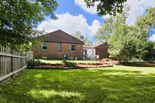 850 E Ellsworth Ln, Bayside, WI 53217 - Photo 15