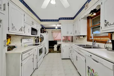 3446  Stratford Ave, Racine, WI 53402 - Photo 11