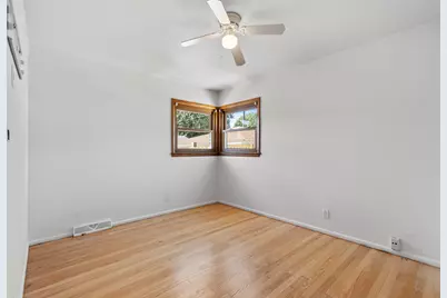 9600 W Morgan Ave, Milwaukee, WI 53228 - Photo 17