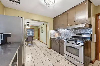2802 S 47th St, Milwaukee, WI 53219 - Photo 7