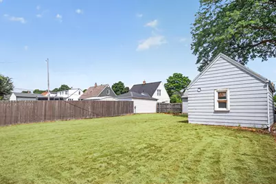 8925 W Cleveland Ave, West Allis, WI 53227 - Photo 23