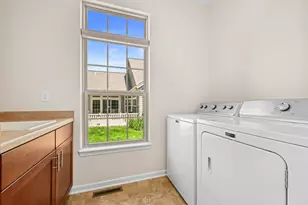W179N11493 Blackstone Cir, Germantown, WI 53022 - Photo 31