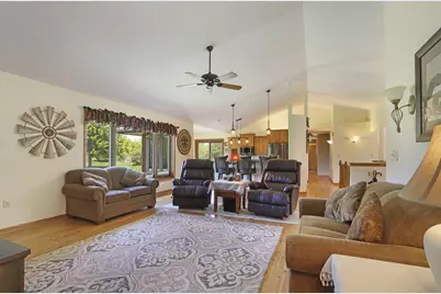 6724  Horseshoe Trl, Burlington, WI 53105 - Photo 9
