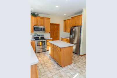 1981  Ashford Dr, Plover, WI 54467 - Photo 11