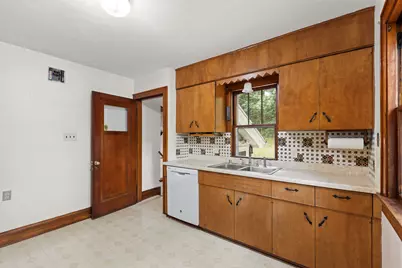 21650 W Valley Dr, New Berlin, WI 53146 - Photo 7