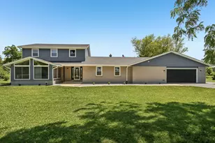 10780 S 92nd St, Franklin, WI 53132 - Photo 3