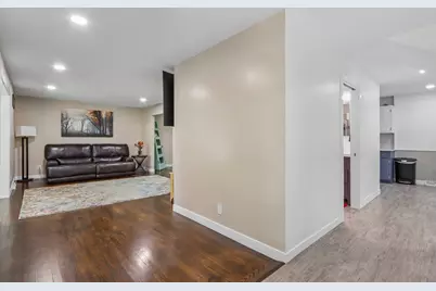 10780 S 92nd St, Franklin, WI 53132 - Photo 9